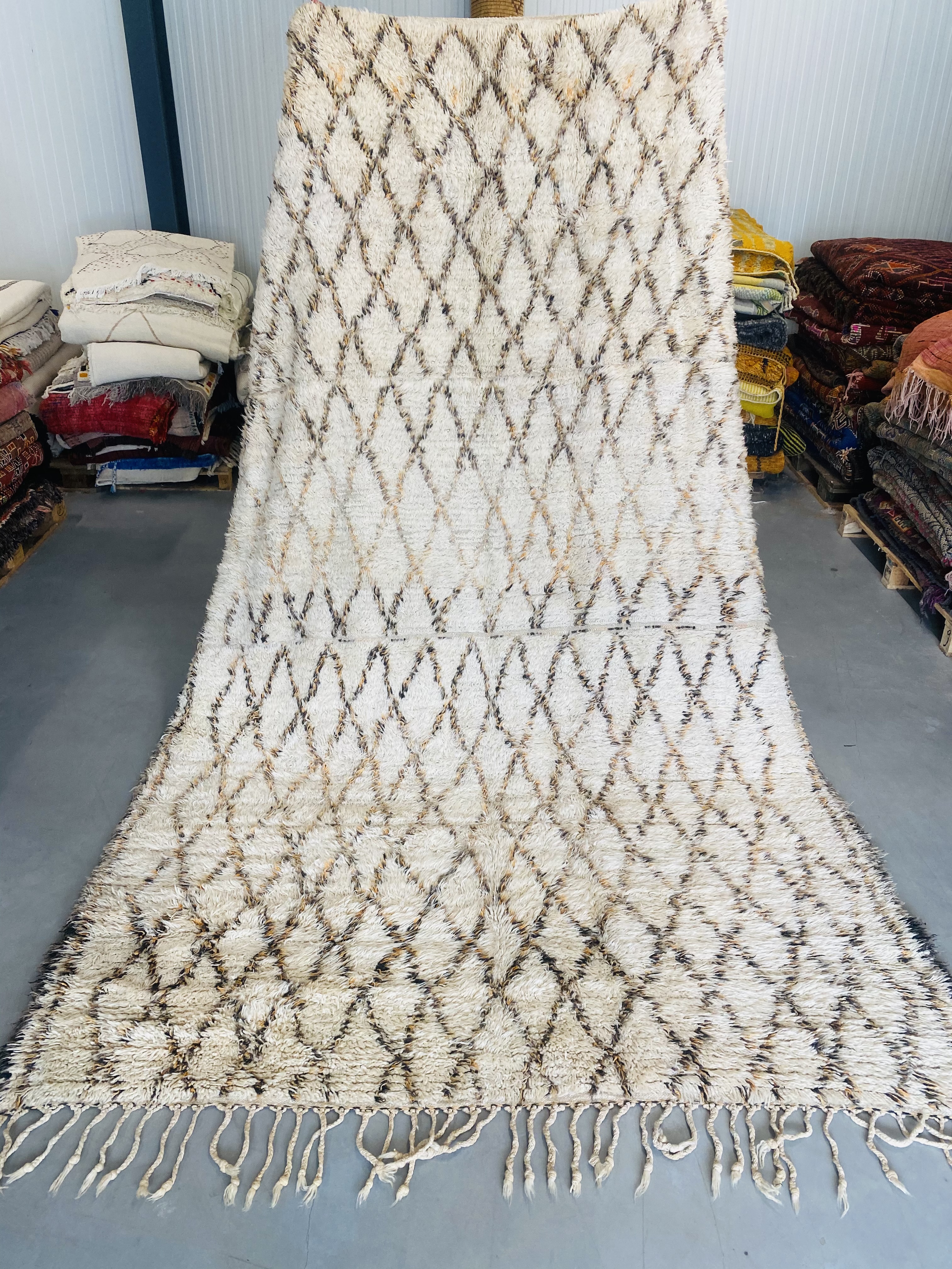 Vintage Beni Ouarain 324 x 205 - Moroccan Beni Ouarain rug