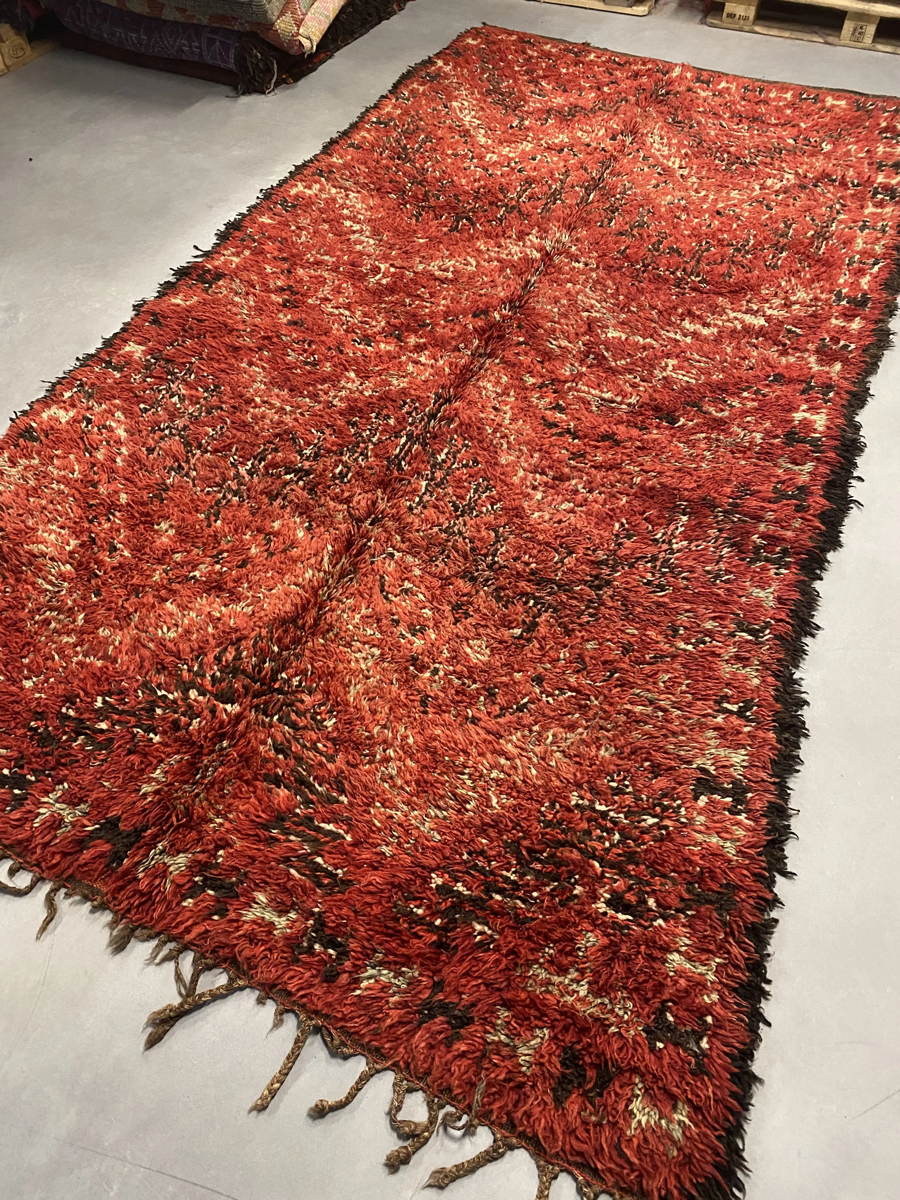 Beni Mguild Rug 357 x 180 - Moroccan Beni Ouarain rug