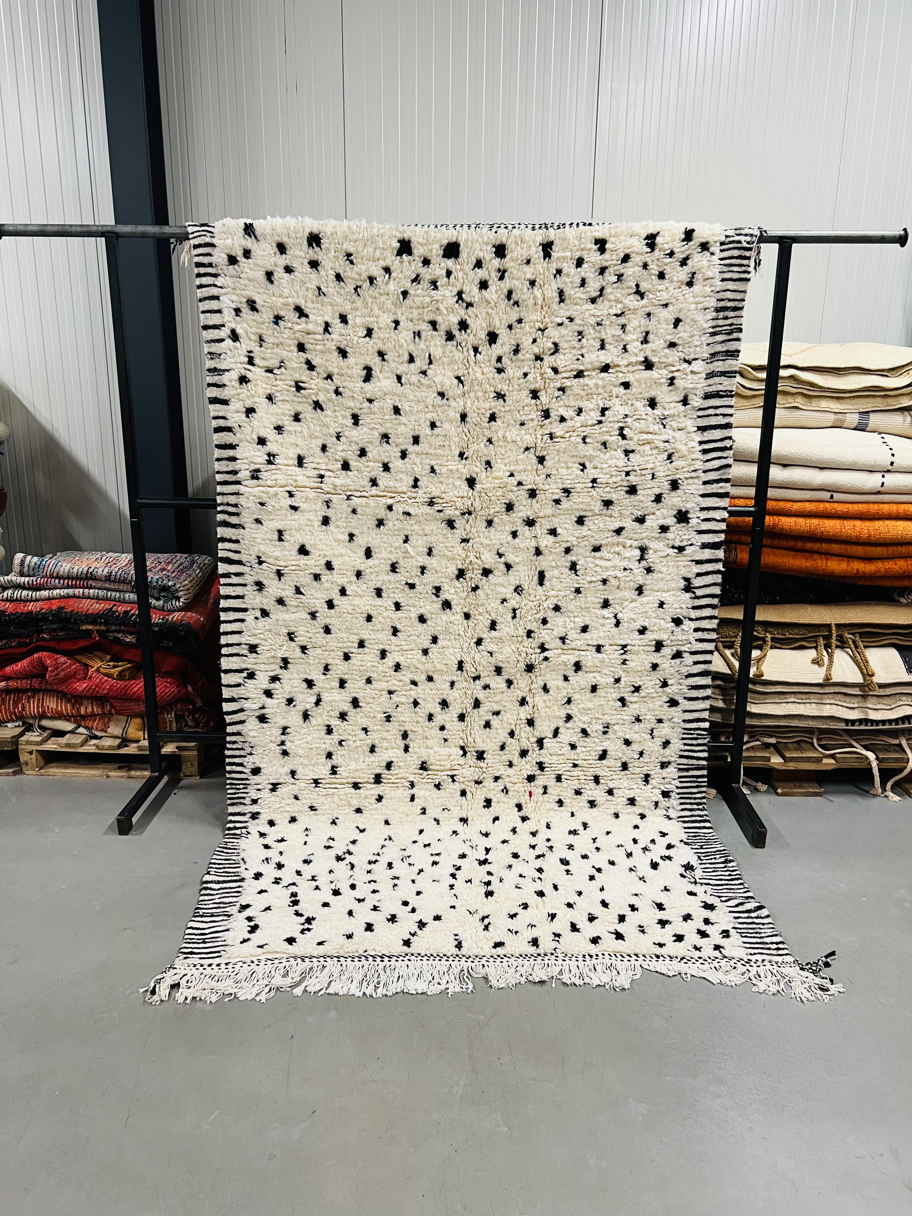 Azilal Rug 240 x 149 - Moroccan Beni Ouarain rug