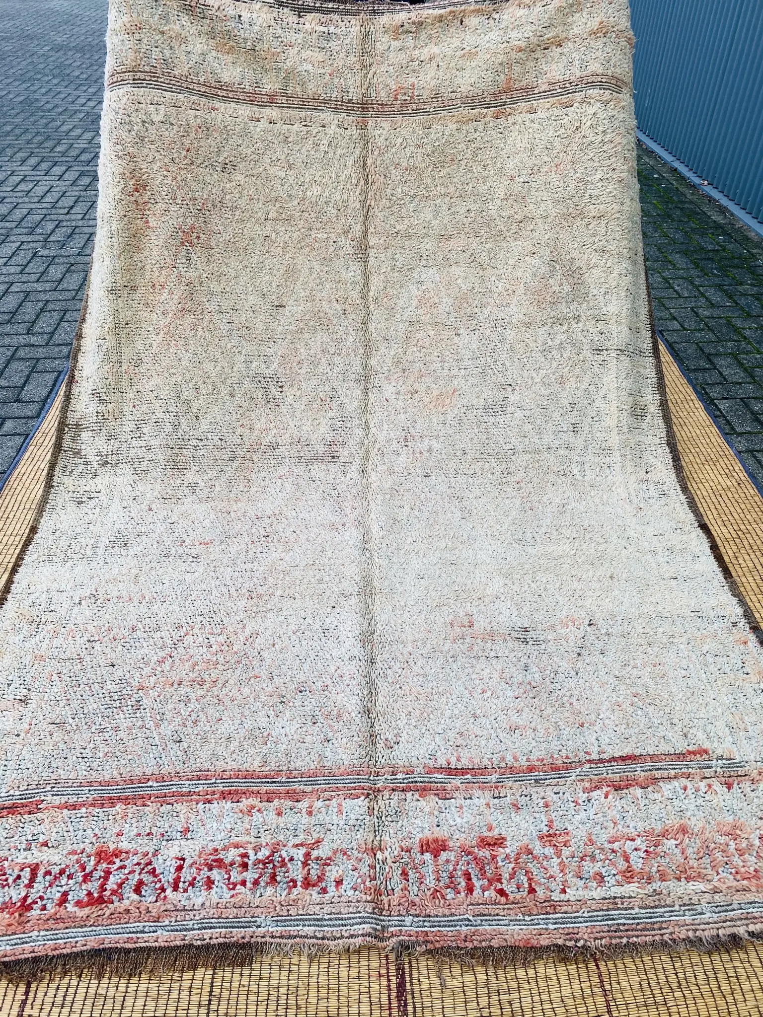 Beni Mguild Rug 317 x 188 - Moroccan Beni Ouarain rug