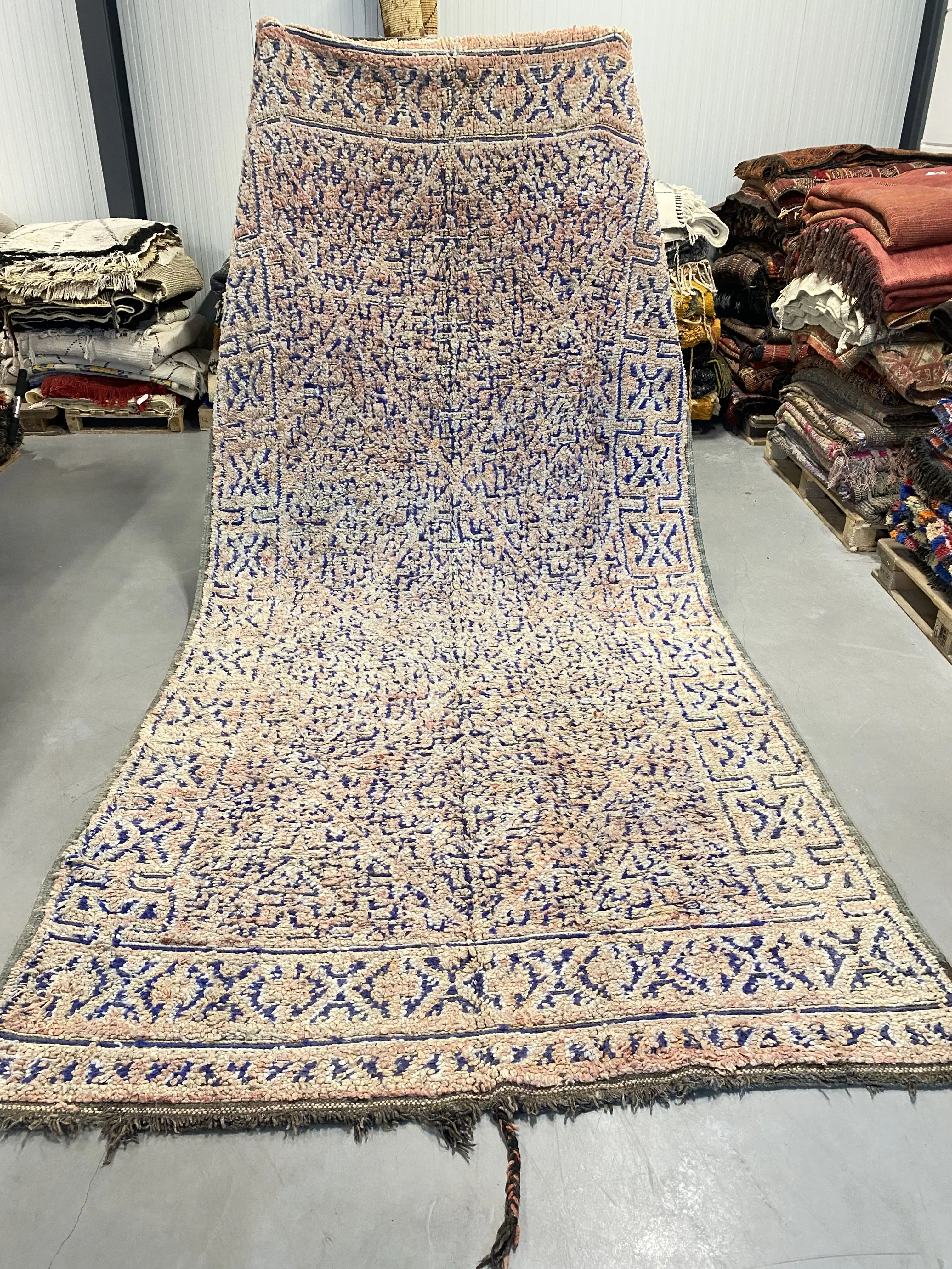 Beni Mguild Rug 399 x 185 - Moroccan Beni Ouarain rug