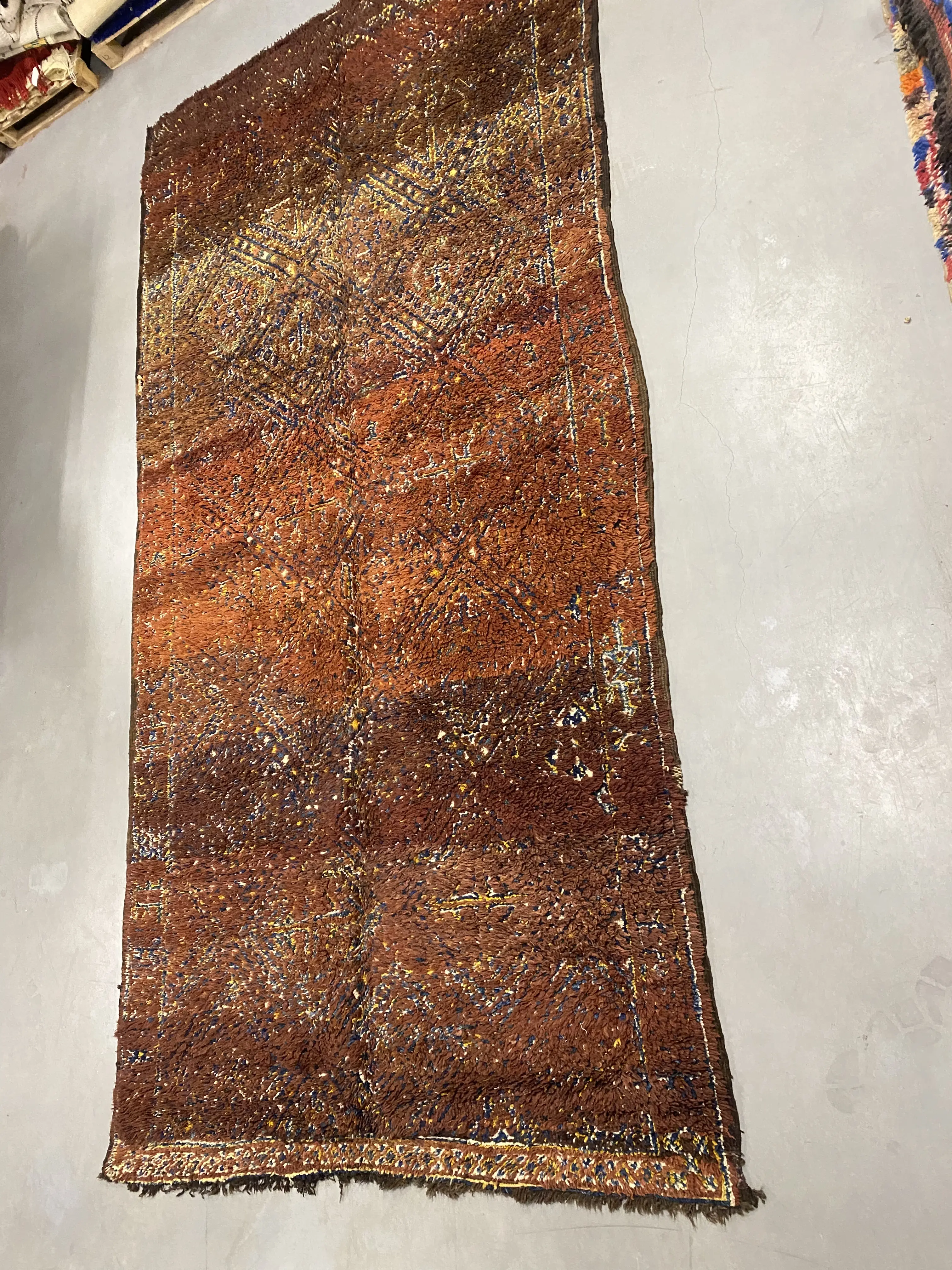Beni Mguild Rug 392 x 190 - Moroccan Beni Ouarain rug