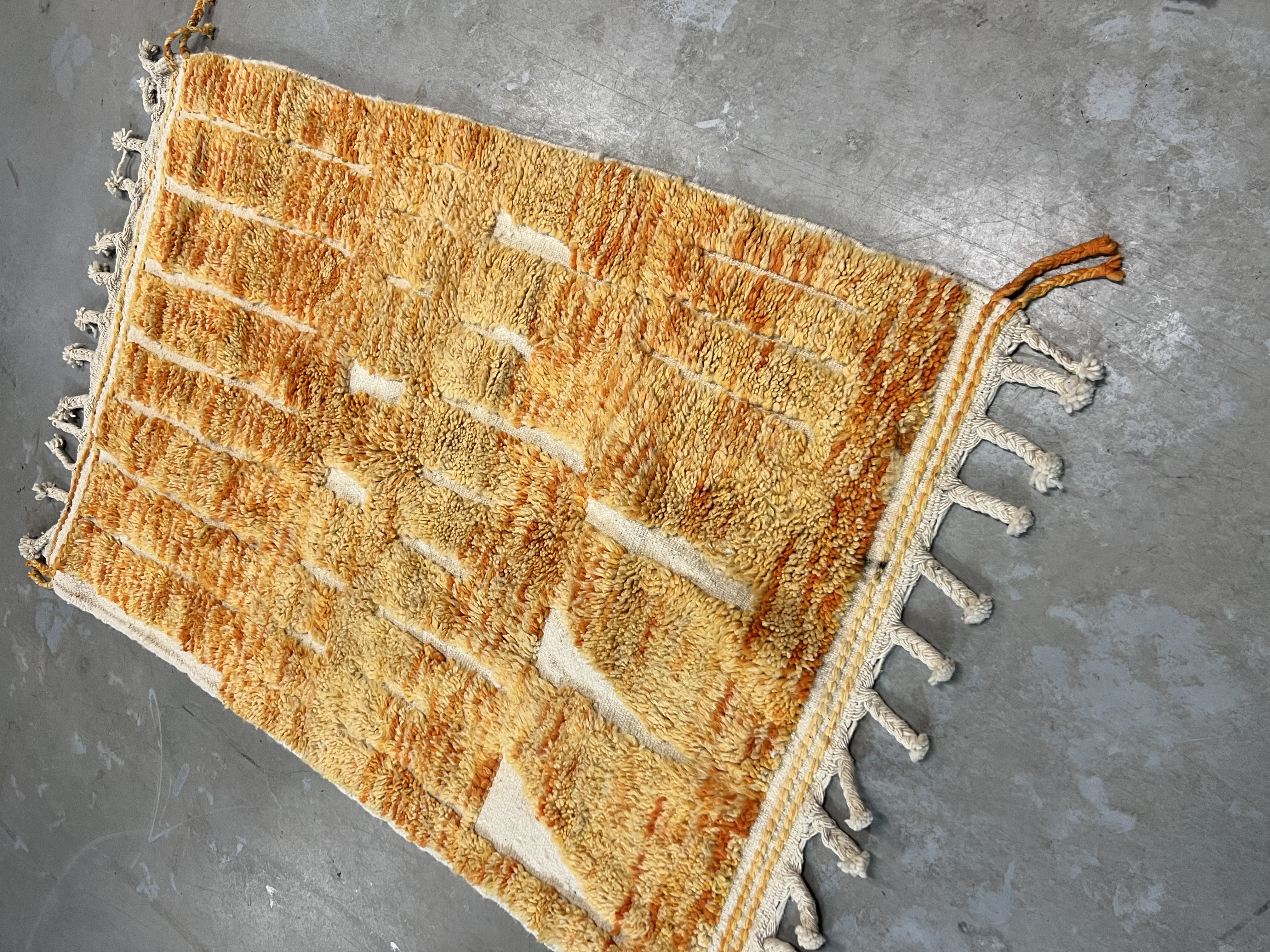 Beni Mrirt Rug 27 Customized Beige Rug - Moroccan Beni Ouarain rug