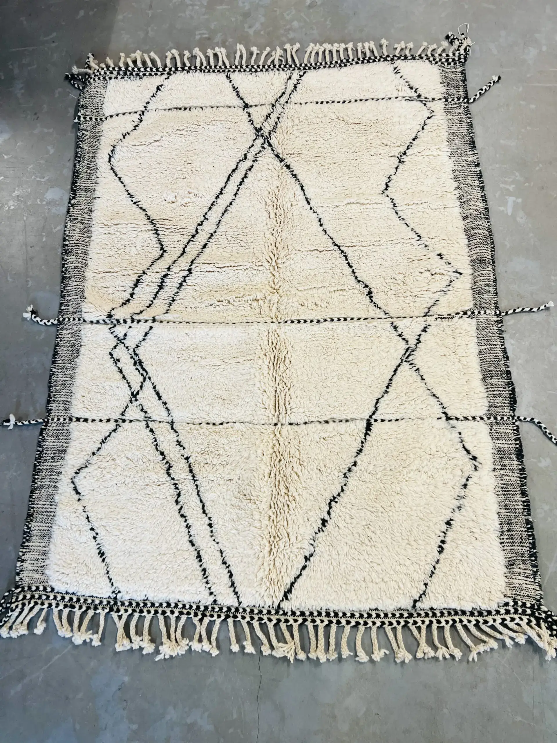 Modern Beni Ouarain Rug 215 x 155 - Moroccan Beni Ouarain rug